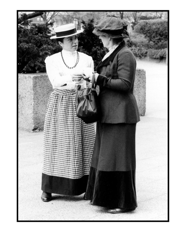 Rosa & Clara am Alex 6 © York Wegerhoff